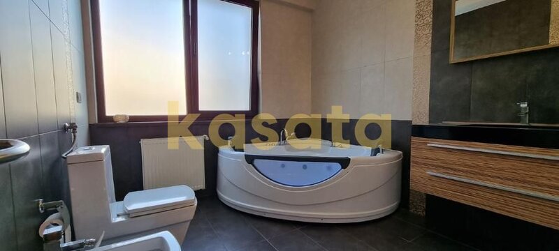 Baneasa, vila eleganta 5 camere, luxury living, curte privata